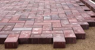 Профессиональная укладка брусчатки на песок в Павловском Посаде в октябре